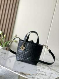 Picture of Dior Handbags _SKUfw239222937fw